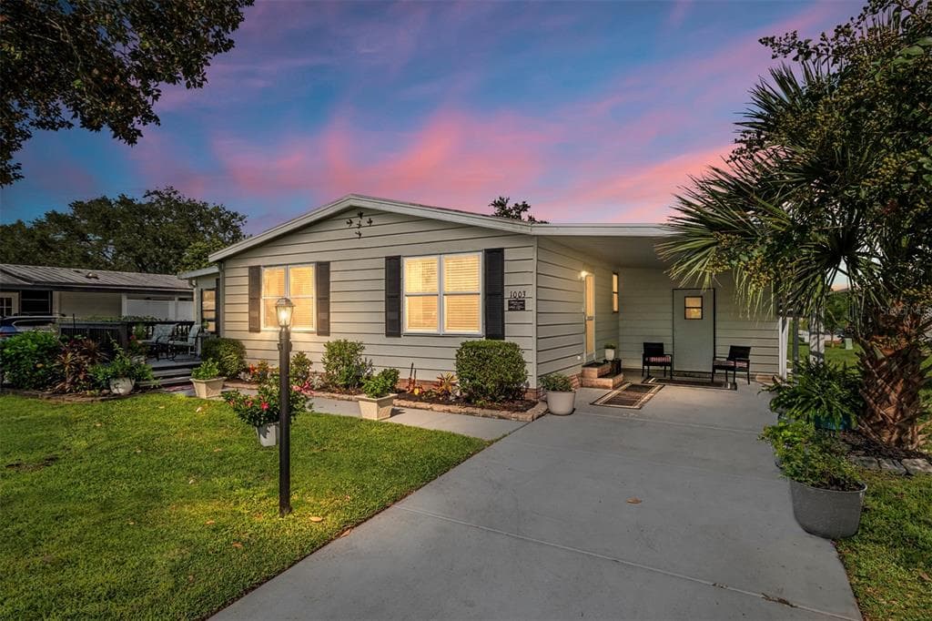 1003 MATTHEW AVENUE - 2bd/2ba - $224,999 - LADY LAKE, FL
