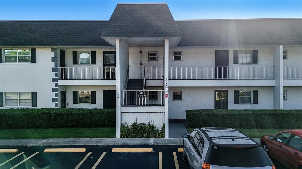 4705 5TH STREET W UNIT 302 - 1bd/1ba - $64,900 - BRADENTON, FL