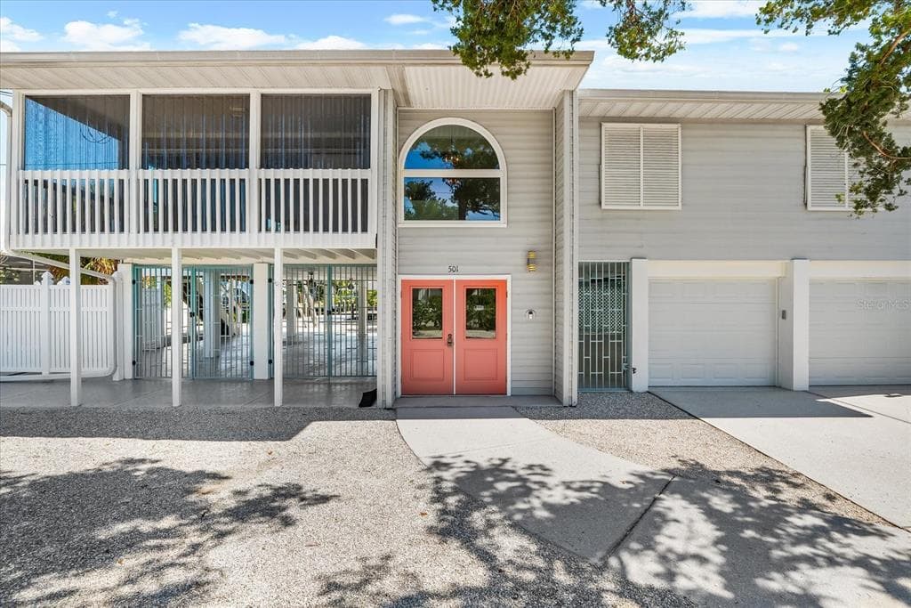 501 KEY ROYALE DRIVE - 3bd/2ba - $1,565,000 - HOLMES BEACH, FL