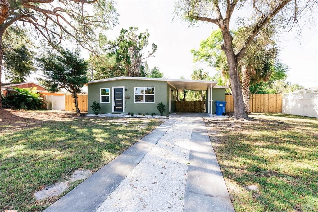 6810 10TH STREET N - 2bd/1ba - $299,000 - ST PETERSBURG, FL
