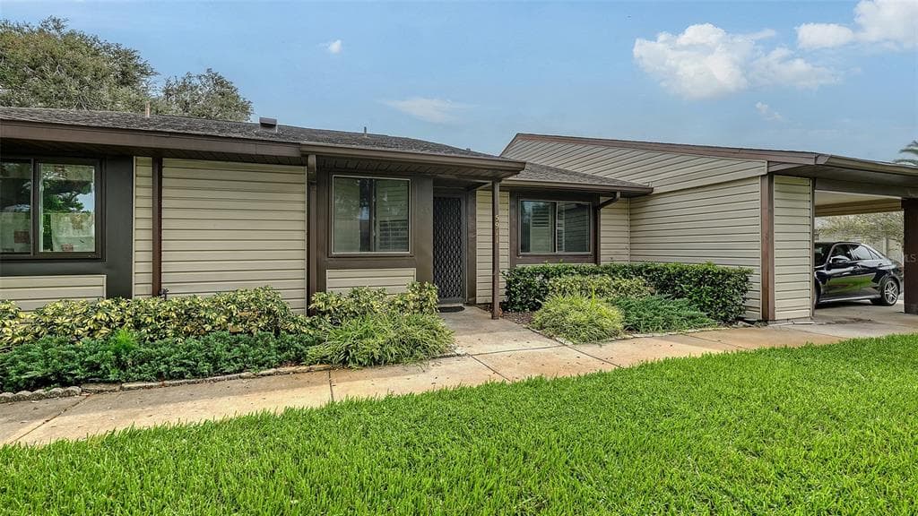 5911 39TH AVENUE W - 2bd/2ba - $229,000 - BRADENTON, FL