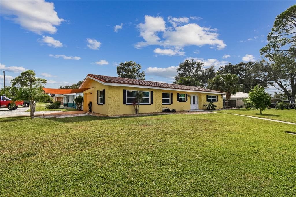 623 PALM BOULEVARD - 3bd/2ba - $535,000 - DUNEDIN, FL