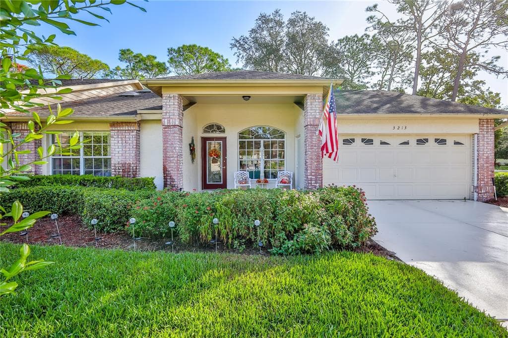 3213 APPLEBLOSSOM TRAIL - 2bd/3ba - $250,000 - SPRING HILL, FL