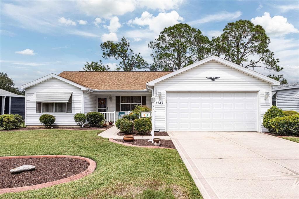 1737 LAUREN LANE - 3bd/2ba - $339,000 - LADY LAKE, FL