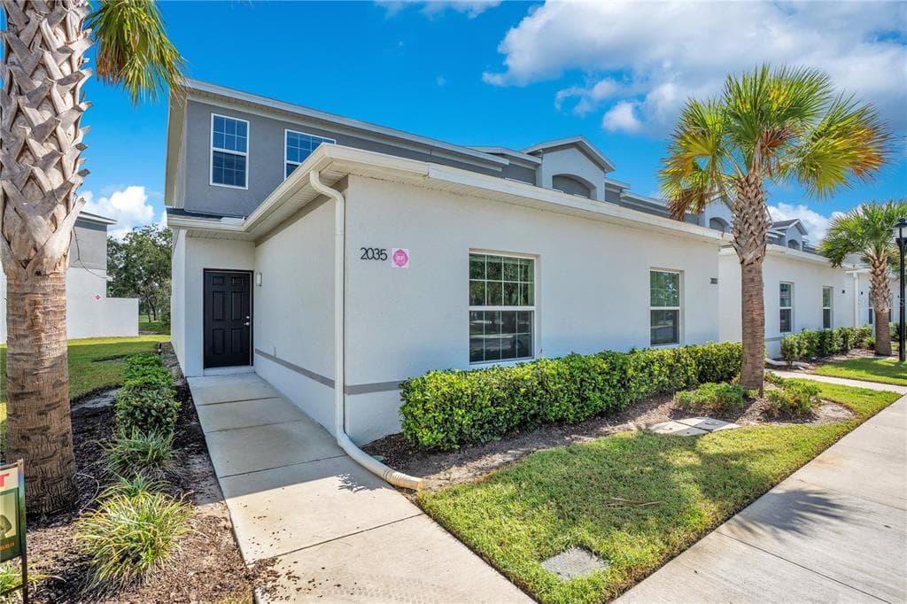 2035 CLAUDIA LANE UNIT 2035 - 4bd/3ba - $279,000 - KISSIMMEE, FL