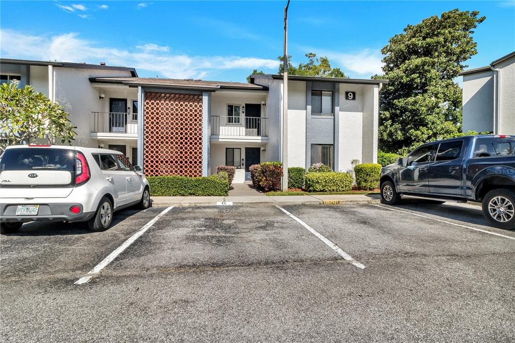 9 ESCONDIDO CIRCLE UNIT 88 - 2bd/2ba - $199,000 - ALTAMONTE SPRINGS, FL