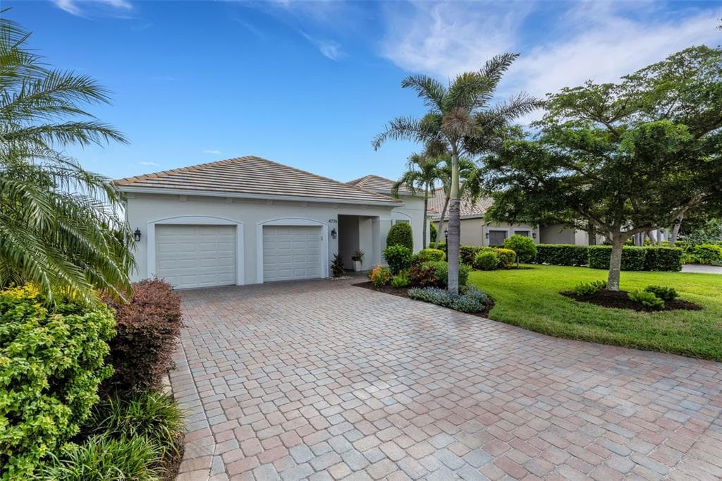 4776 ROYAL DORNOCH CIRCLE - 3bd/3ba - $875,000 - BRADENTON, FL