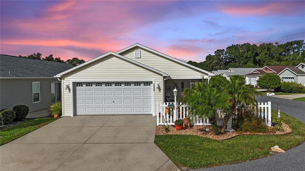 5600 MCCRAY AVENUE - 2bd/2ba - $289,900 - THE VILLAGES, FL