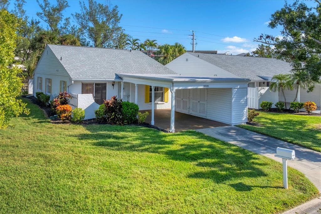 9509 KINGSTON DRIVE - 2bd/2ba - $189,900 - BRADENTON, FL