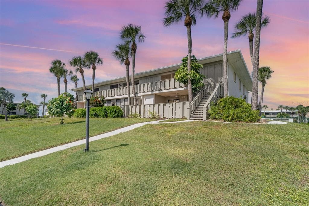 6200 FLOTILLA DRIVE UNIT 311 - 2bd/2ba - $675,000 - HOLMES BEACH, FL