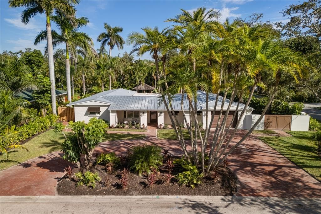 3851 TANGIER TERRACE - 3bd/3ba - $2,175,000 - SARASOTA, FL