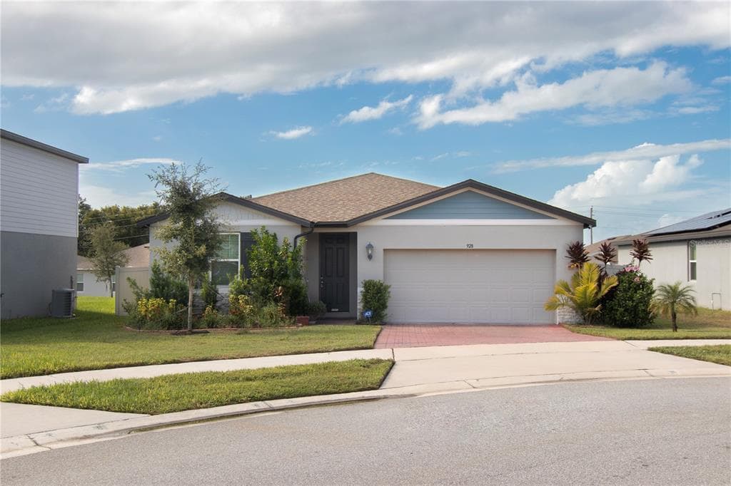 928 CAMBRIDGE DRIVE - 4bd/2ba - $350,000 - WINTER HAVEN, FL