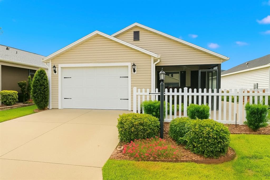 6052 CHASE COURT - 2bd/2ba - $319,900 - THE VILLAGES, FL