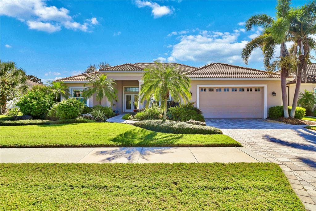 261 VENICE PALMS BOULEVARD - 3bd/2ba - $565,000 - VENICE, FL