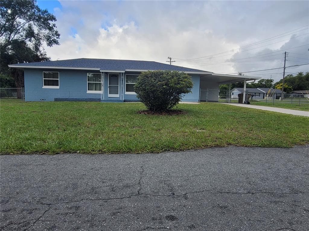 945 MARION DRIVE - 3bd/2ba - $278,500 - MOUNT DORA, FL
