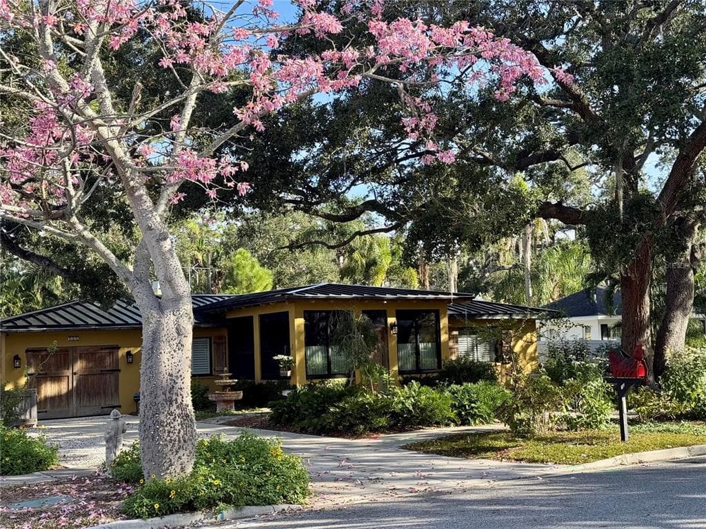 266 LYNDHURST STREET - 2bd/2ba - $899,900 - DUNEDIN, FL