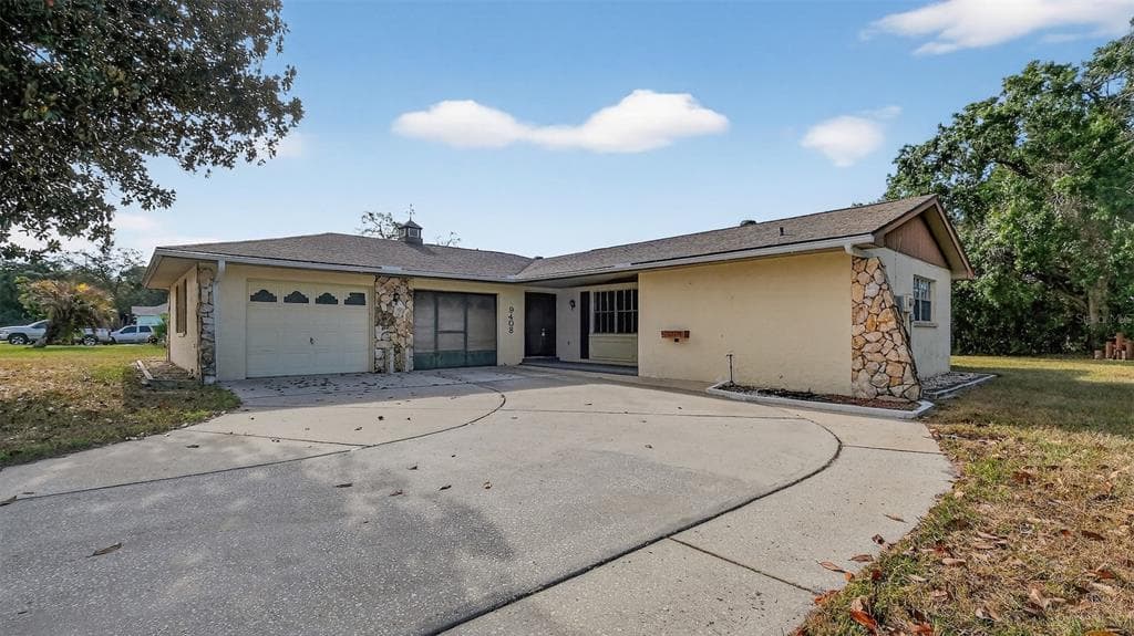 9408 RIVER ROAD - 3bd/2ba - $257,999 - SPRING HILL, FL