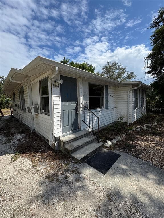 807 W 38TH STREET - 2bd/1ba - $189,900 - BRADENTON, FL