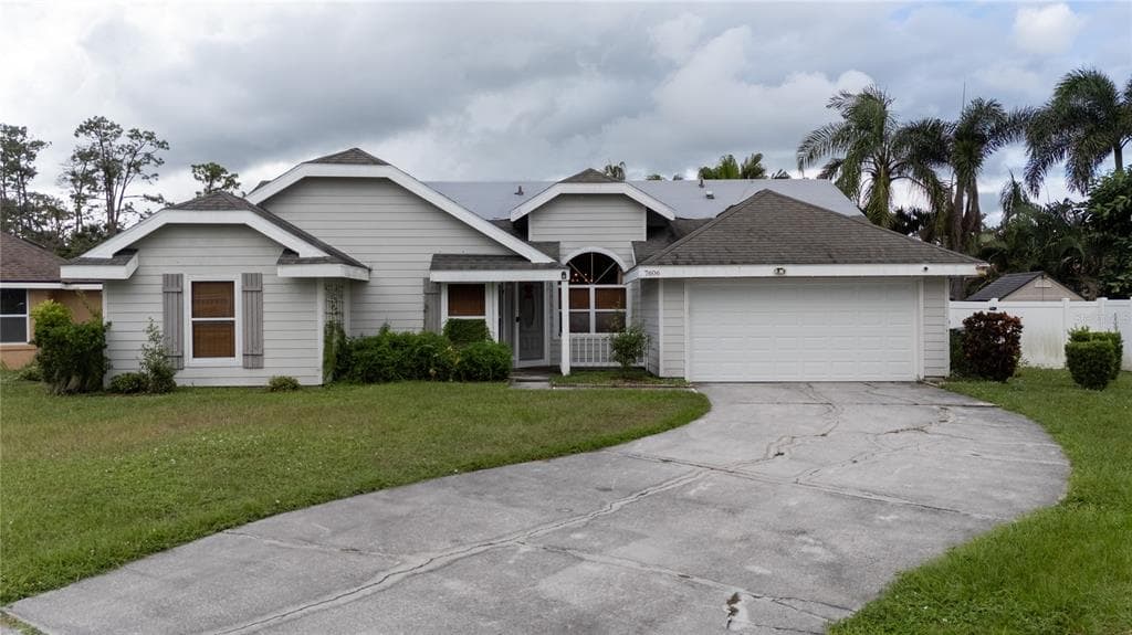 7606 37TH STREET CIRCLE E - 3bd/2ba - $389,900 - SARASOTA, FL