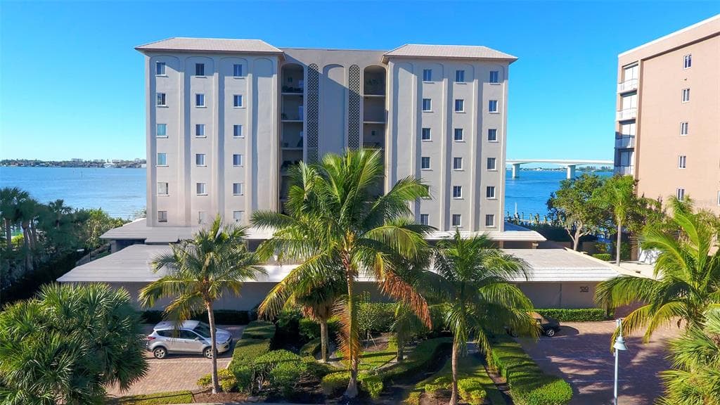350 GOLDEN GATE POINT UNIT 61 - 2bd/2ba - $1,349,000 - SARASOTA, FL