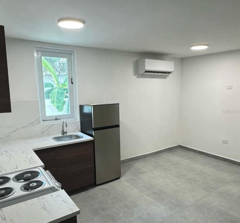 #709 CALLE SAN JUAN - Interior/Exterior Photo 5 - SANTURCE, PR