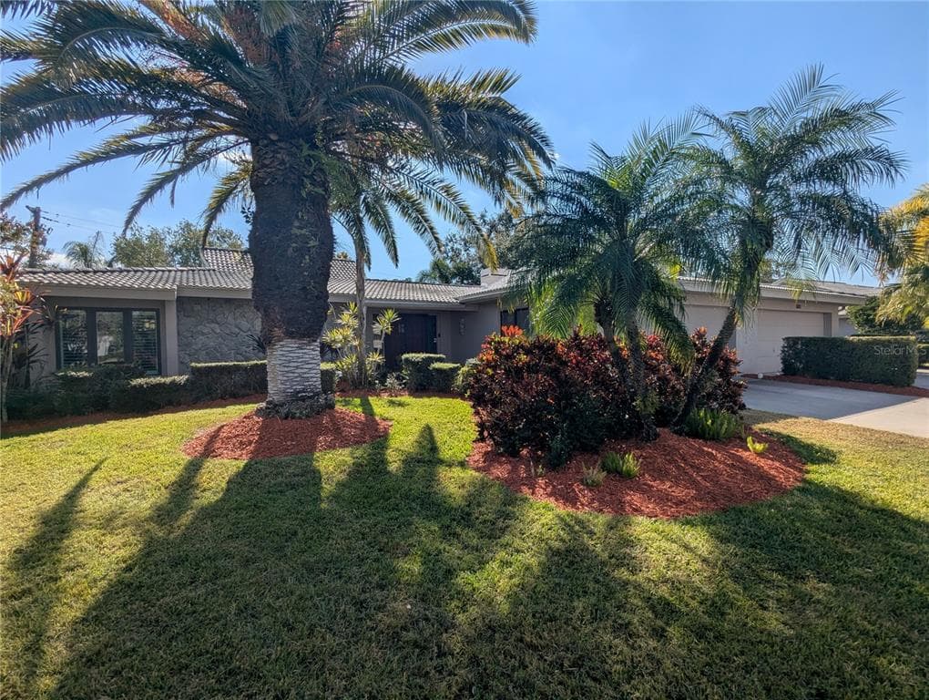 3890 WILSHIRE CIRCLE UNIT 27 - 2bd/2ba - $349,000 - SARASOTA, FL
