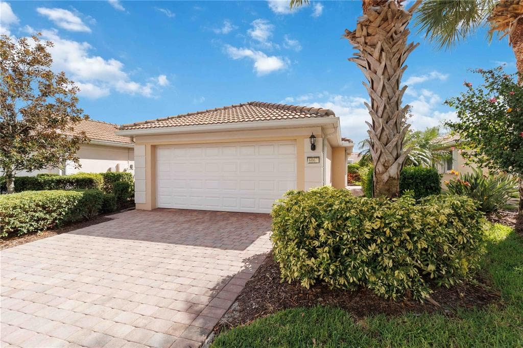 6063 BENEVENTO DRIVE - 3bd/2ba - $495,000 - SARASOTA, FL