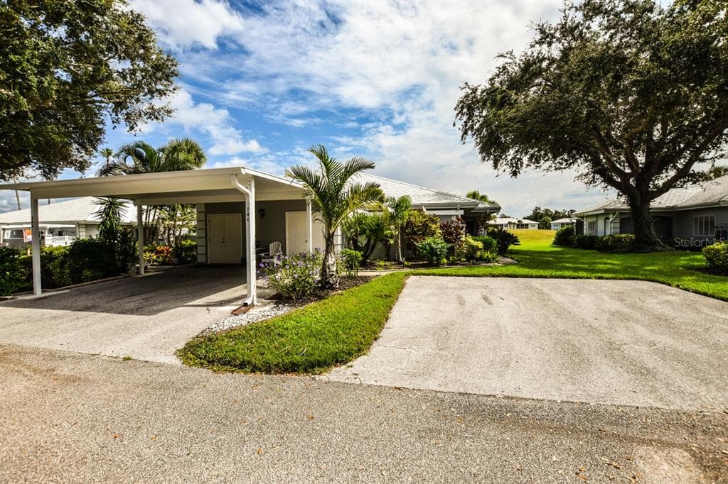 208 CERROMAR WAY S UNIT 26 - 2bd/2ba - $294,900 - VENICE, FL