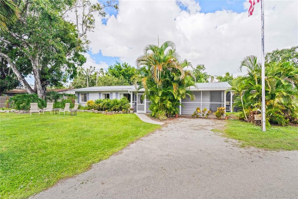4429 HICKS STREET - 3bd/2ba - $649,000 - SARASOTA, FL