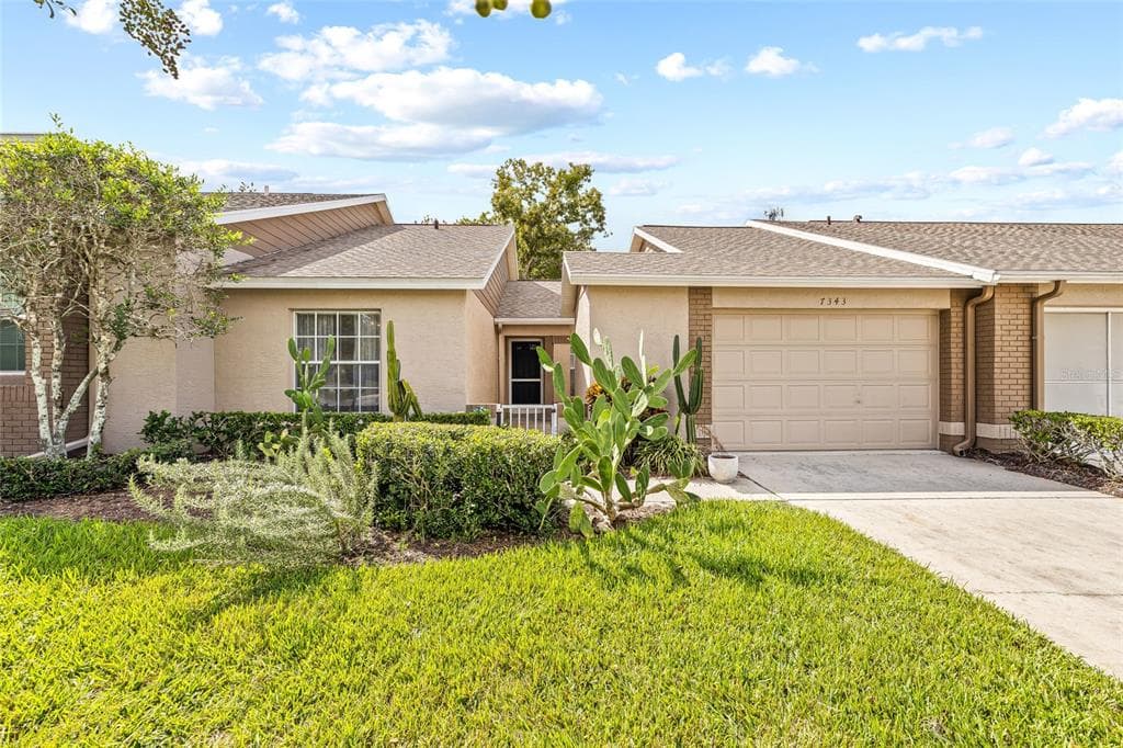 7343 WILLOW BROOK DRIVE - 2bd/2ba - $253,000 - SPRING HILL, FL