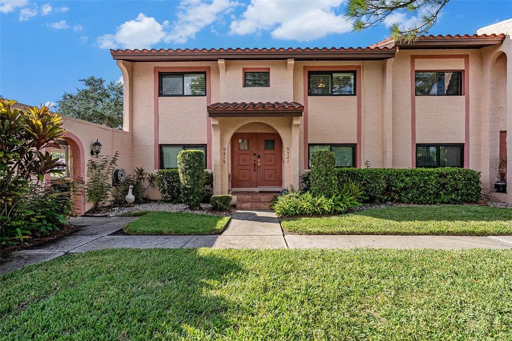 9521 86TH AVENUE UNIT 9521 - 2bd/2ba - $190,000 - SEMINOLE, FL