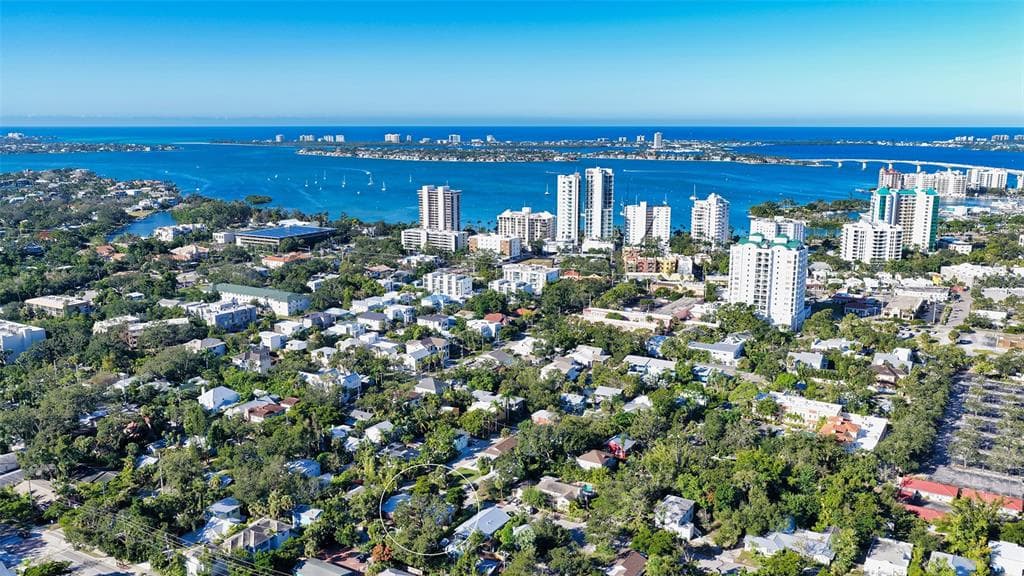 521 & 523 OHIO PLACE - 5bd/4ba - $899,000 - SARASOTA, FL