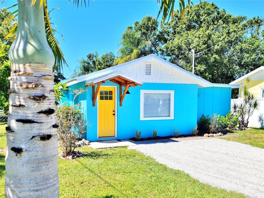 322 34TH STREET W - 2bd/2ba - $299,000 - BRADENTON, FL