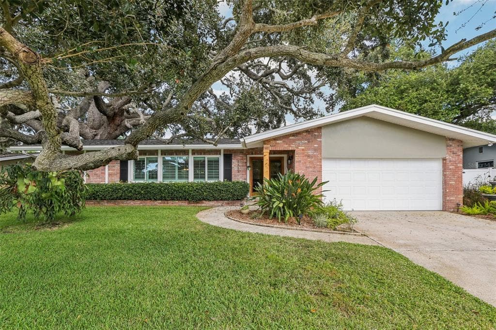 2353 DEMARET DRIVE - 4bd/3ba - $825,000 - DUNEDIN, FL