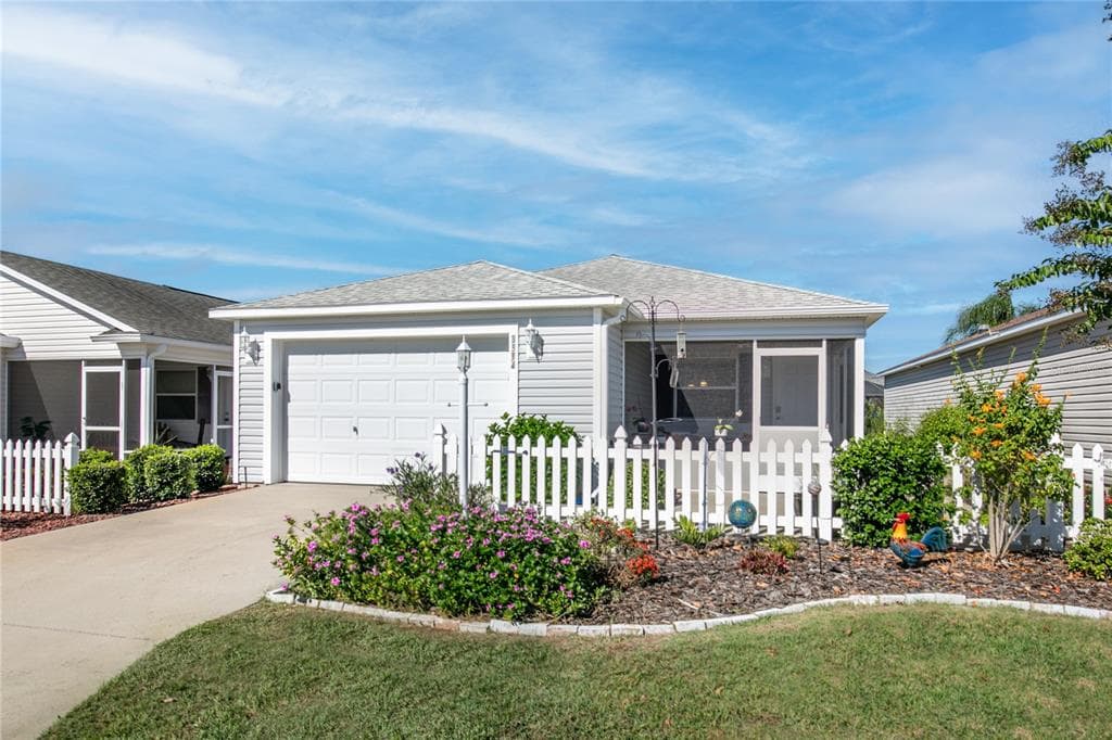 3374 CASTLEGATE COURT - 2bd/2ba - $299,900 - THE VILLAGES, FL