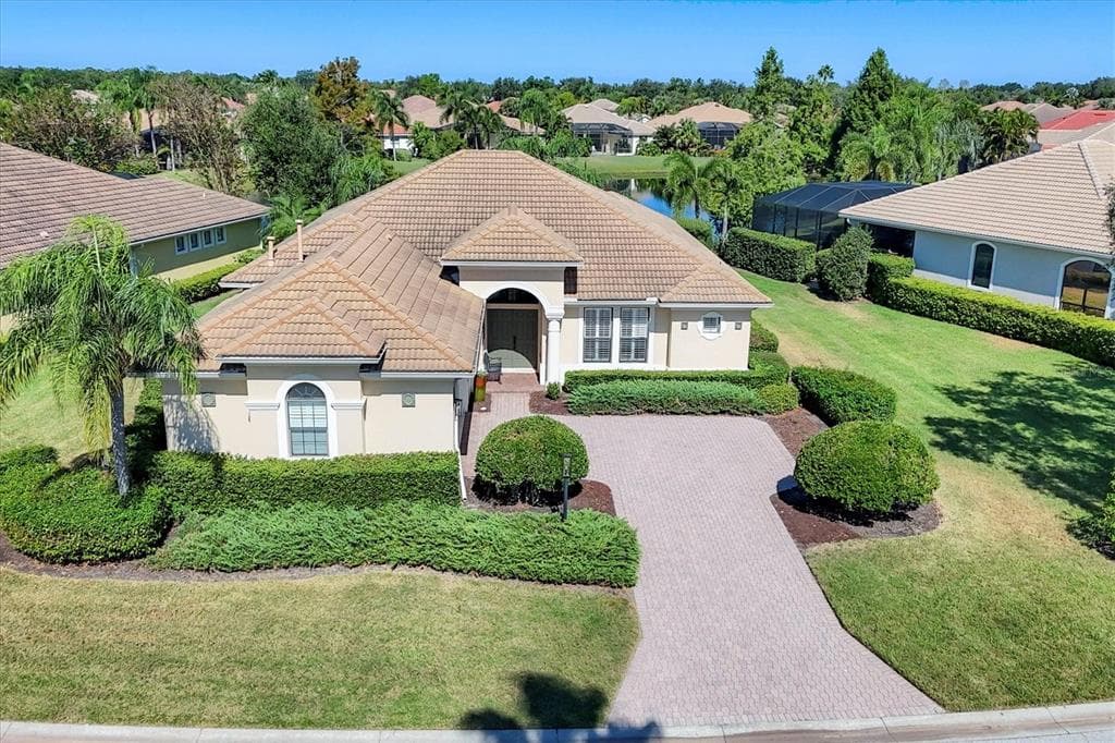 13861 SIENA LOOP - 3bd/2ba - $749,000 - LAKEWOOD RANCH, FL