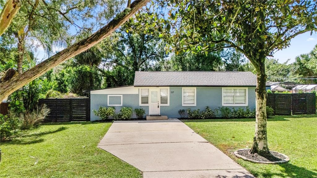 137 CARACAS ROAD - 2bd/2ba - $265,000 - DEBARY, FL