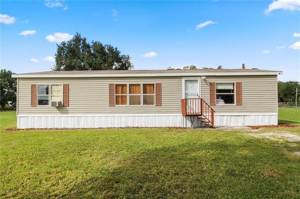 8716 PINE TREE DRIVE - 3bd/2ba - $245,000 - LAKELAND, FL