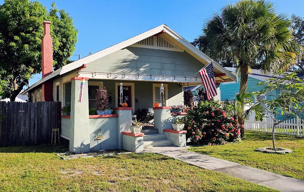 1921 BURLINGTON AVENUE N - 2bd/2ba - $399,000 - ST PETERSBURG, FL