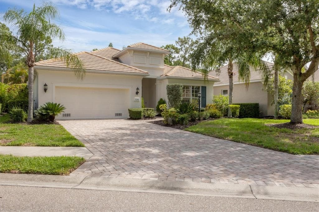 7236 LISMORE COURT - 3bd/2ba - $790,000 - LAKEWOOD RANCH, FL