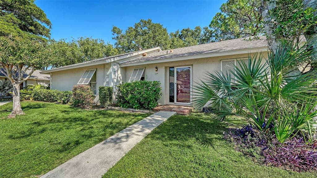 734 N JEFFERSON AVENUE UNIT 734 - 2bd/2ba - $195,000 - SARASOTA, FL