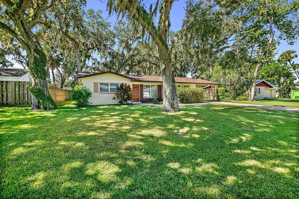 1822 MANGO TREE DRIVE - 3bd/2ba - $259,000 - EDGEWATER, FL