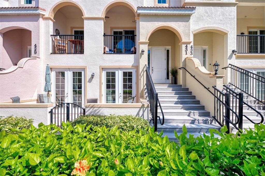 431 NOKOMIS AVENUE S UNIT 314 - 2bd/3ba - $839,000 - VENICE, FL