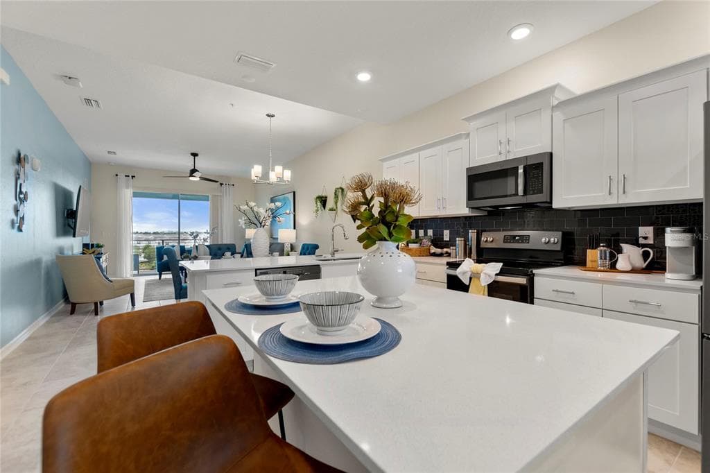 3141 PARADOX CIRCLE UNIT 404 - Interior/Exterior Photo 4 - KISSIMMEE, FL