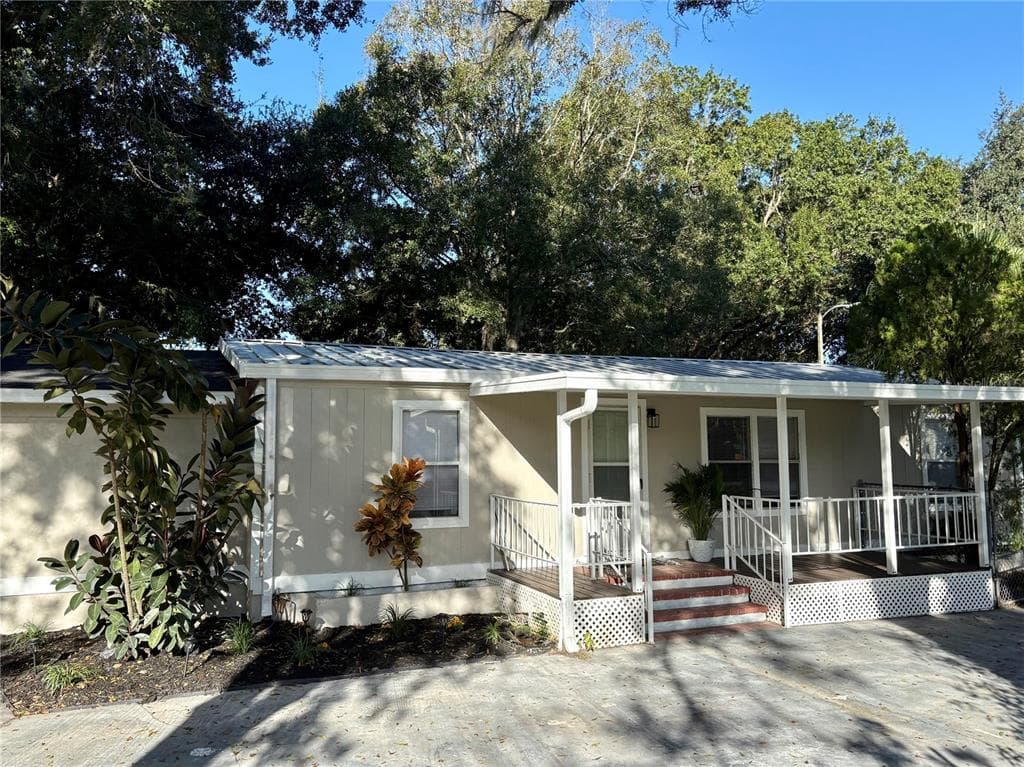 3402 SUTTON HILLS DRIVE S - 3bd/2ba - $229,900 - LAKELAND, FL