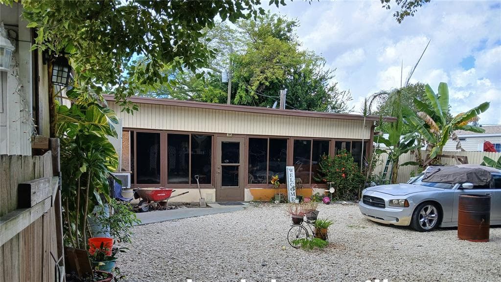 2818 TEXAS AVENUE - 2bd/1ba - $205,000 - KISSIMMEE, FL