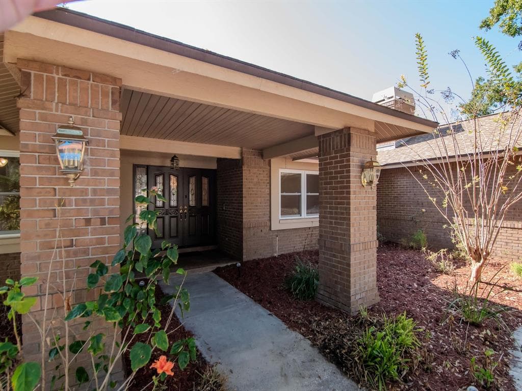 4618 WESTFORD CIRCLE - Interior/Exterior Photo 2 - TAMPA, FL