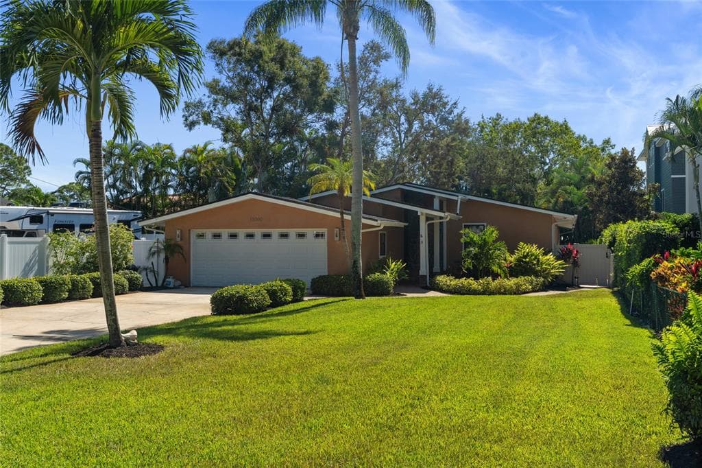13000 HIBISCUS AVENUE - 3bd/2ba - $775,000 - SEMINOLE, FL