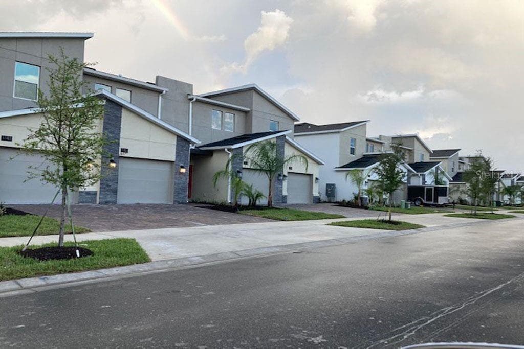 1171 CHALLENGE DRIVE - 3bd/2ba - $2,499 - DAVENPORT, FL