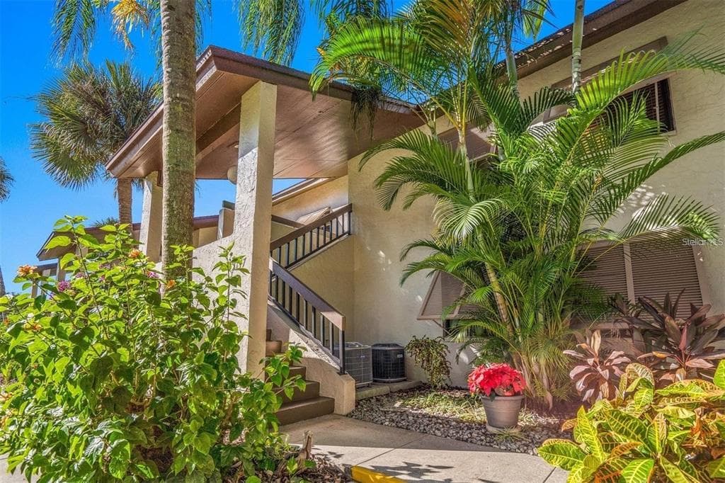 5147 WILLOW LINKS UNIT 18 - 2bd/2ba - $278,000 - SARASOTA, FL